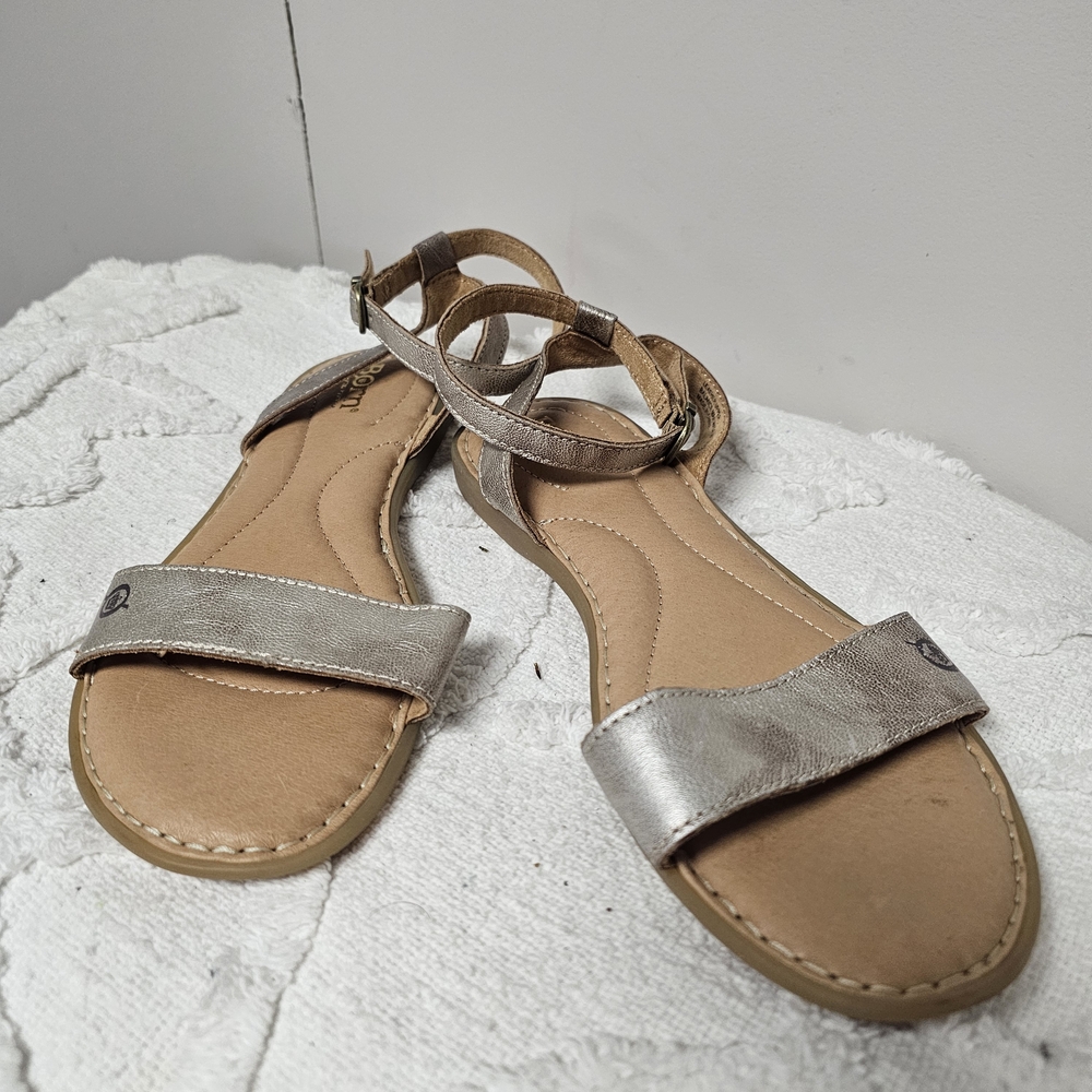 Born Metallic Gold Alice Flat Strappy Sandal Walking Leather Minimalist Size 9